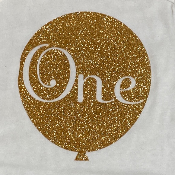 ✨ Baby Girl First Birthday Onesie “One” - Size 12 M - Gold Glitter Balloon ✨ - Picture 3 of 5